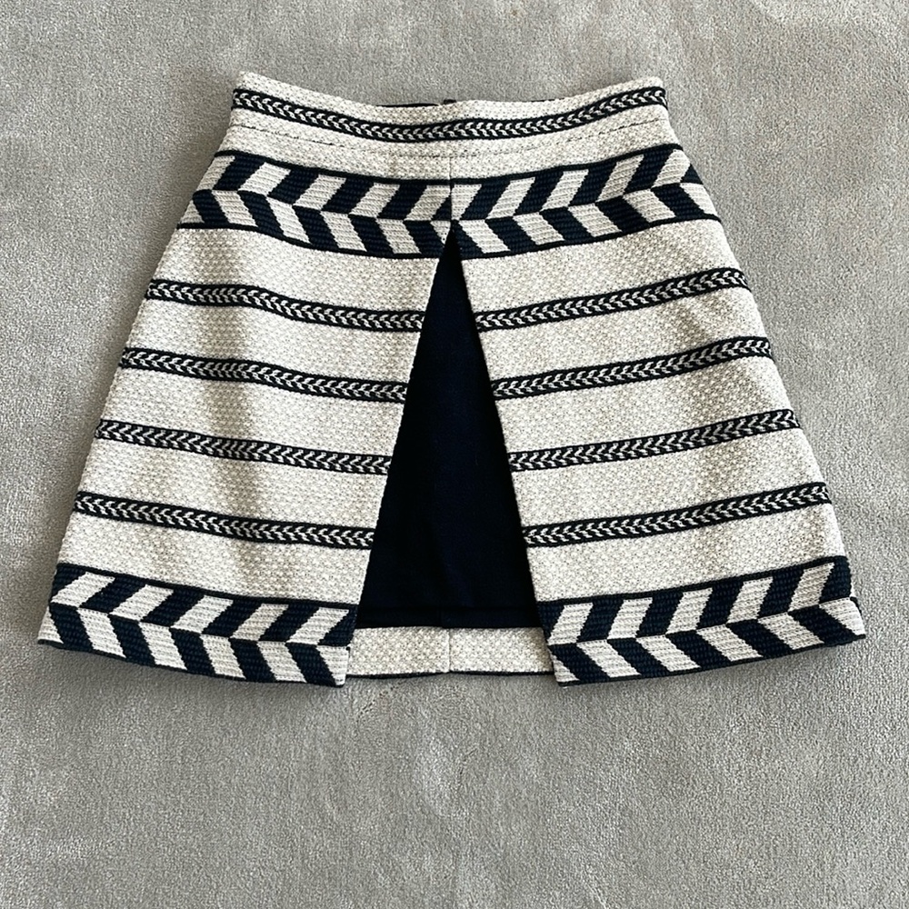 Alice and Olivia cream and black mini skirt, size 2